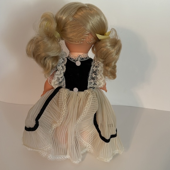 Vintage Dutch Doll from early 1970’s - Picture 4 of 9
